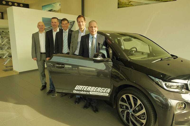 © Unterberger Unterberger / BU: Josef Gruber (Geschäftsführer), Enrico Matic (BMW i Verkaufsberater), Claus Derdak (Leiter BMW i Österreich), Dieter Unterberger (Geschäftsführender Gesellschafter), Markus Spiegel (Betriebsleiter Dornbirn) (v.l.).