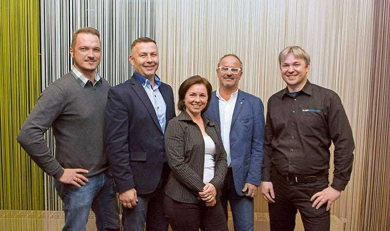© Philipp Bednar Das Stahlgruber-Team vor Ort: Bernhard Warasdin (Verkaufshausleiter Fürstenfeld, Markus Hochfellner (Verkaufshausleiter Leoben), Michaela Brunnbauer (Vertriebsassistentin Topmotive), Wolfgang Matjasic (Stahlgruber Verkaufshausleiter Graz) und Mark Folkers (Support & Schulung Topmotive) (v. l.)