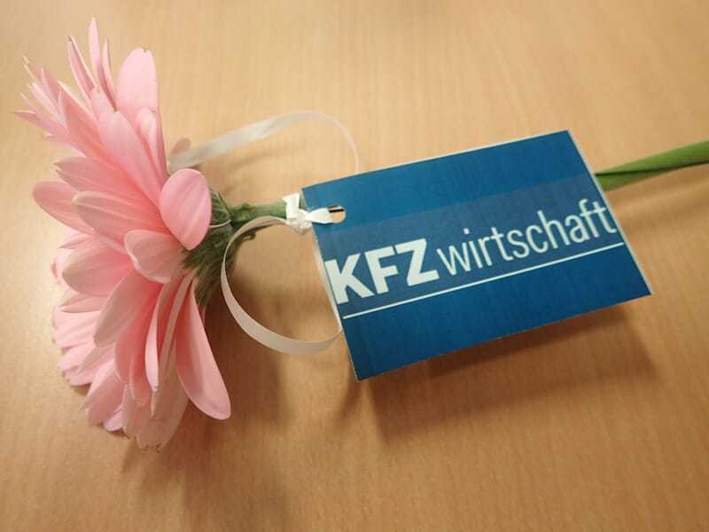© Berufsschule Wien Blumen als Dank für die Unterstützung durch die KFZ Wirtschaft