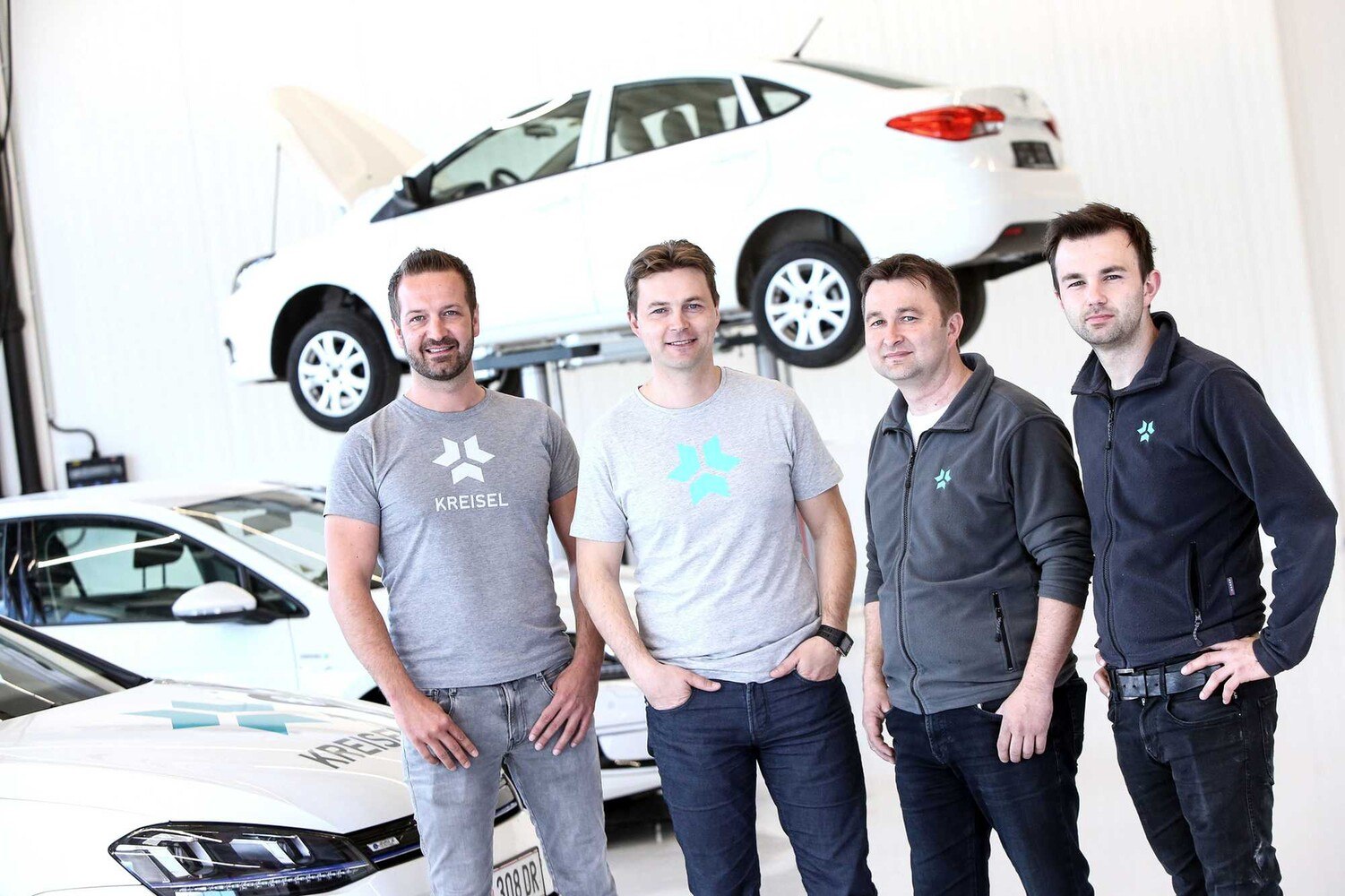 © KFZ Wirtschaft Elektropioniere aus Oberösterreich: GF Christian Schlögl mit den Gründern Markus, Johann und Philipp Kreisel (v. l.)