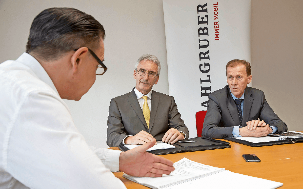 © Copyright Wirtschaftsverlag Hermann Kowarz und Roland Hausstätter im Interview mit KFZ Wirtschaft-Chefredakteur Wolfgang Bauer