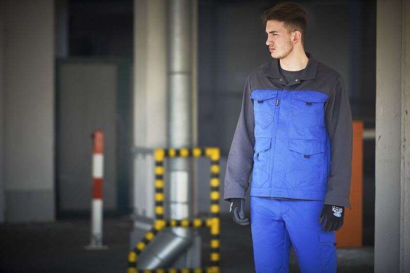 © Mewa Die Farbe blau hat in der Werkstatt immer Saison.