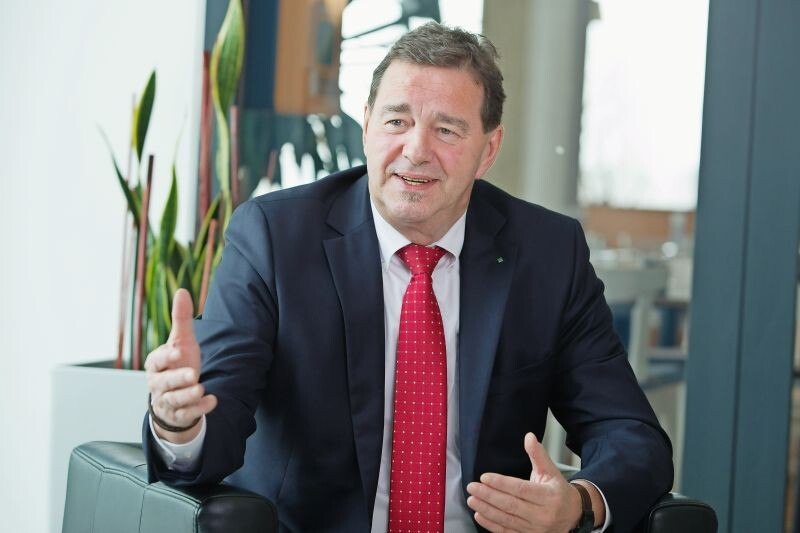 © Fraunhofer Austria/Christian Mikes Wilfried Sihn ist Vorstand am Institut für Managementwissenschaften der TU Wien, wo er auch das MBA-Programm Automotive Industry leitet, und er ist Geschäftsführer der Fraunhofer Austria Research GmbH.