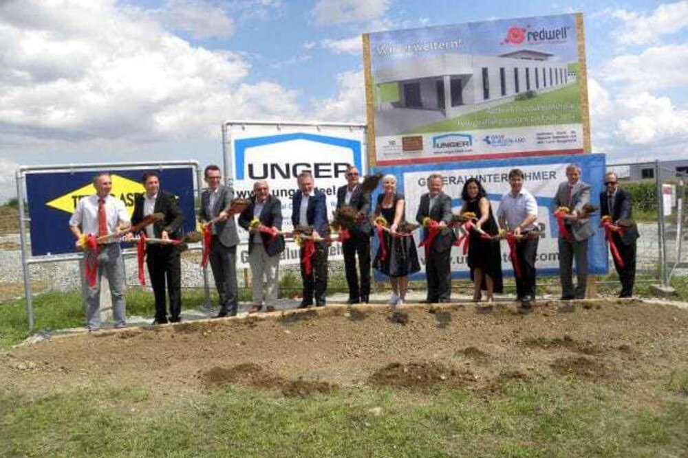 © Unger Steel Group
Ein großes Fest stellte der gemeinsame Spatenstich zur Erweiterung der Redwell Produktionsstätte dar.