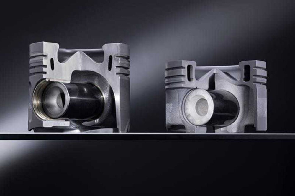 © Daimler
In Kombination mit der Nanoslide-Zylinderlaufbahntechnologie bringen die neuen Stahlkolben (rechts) im Dieselmotor weniger Verbrauch und weniger CO2-Emissionen. DAIMLER-Stahlkolben.jpg