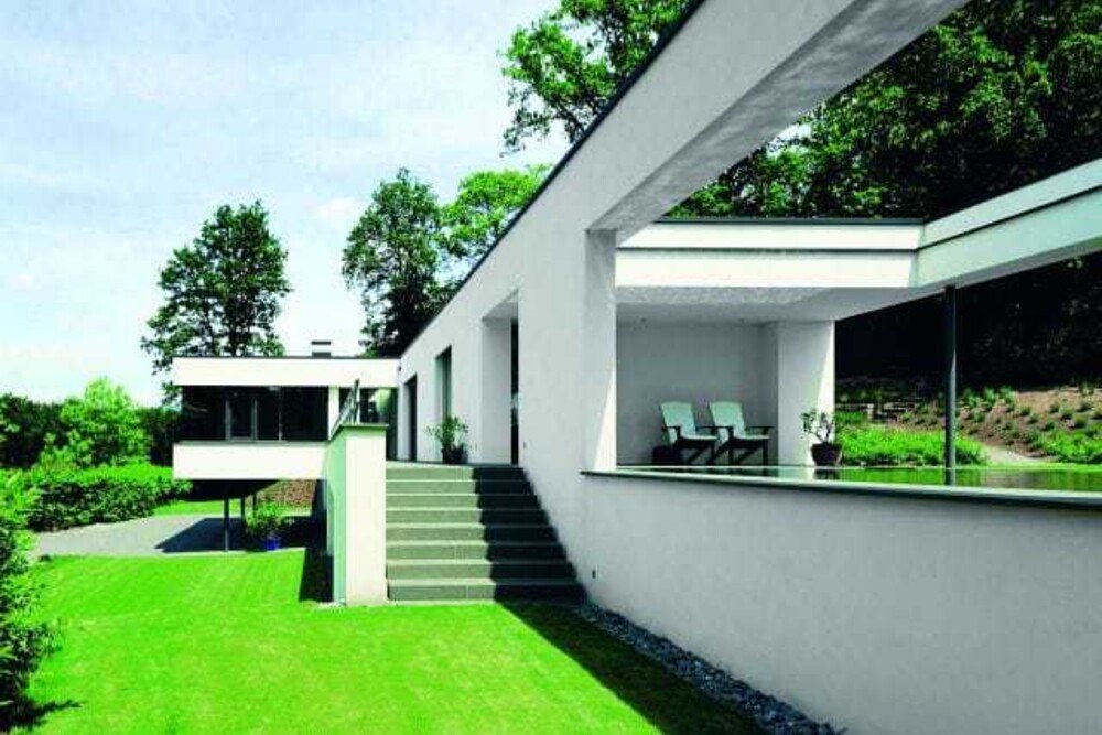 Der weber.pas topdry AquaBalance, die nächste Generation des 2008 eingeführten weber.pas topdrys, soll nun die Feuchtigkeit in der Fassade noch besser regulieren und dergestalt umweltschonend vor Algen und Pilzen schützen.