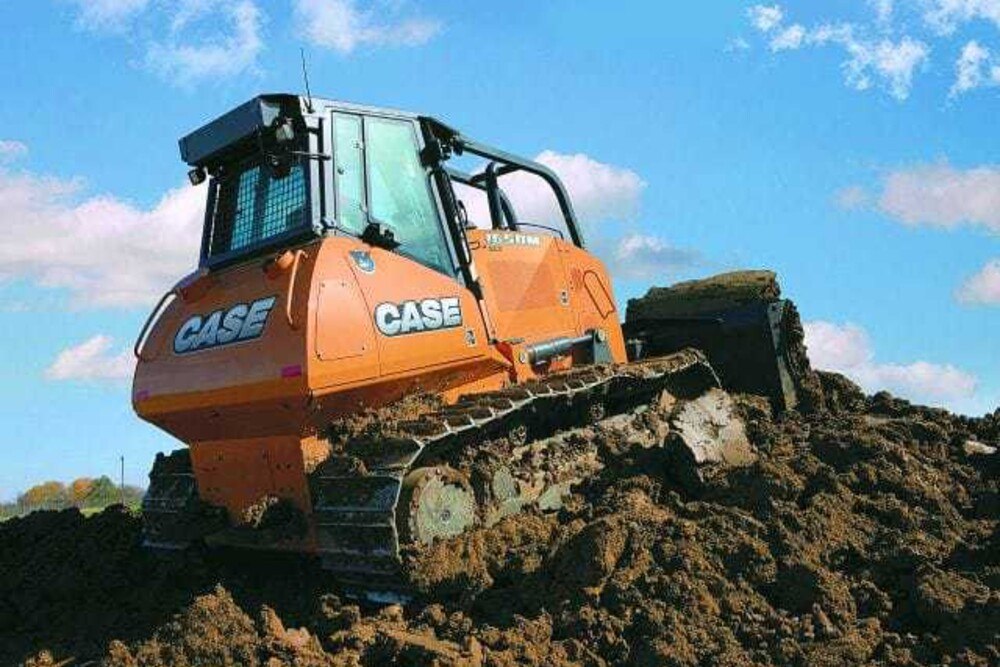 © Case
Abgaslösung mit SCR-Technologie: Case stellt auf der Bauma Planierraupen vor, die als Einzige mit der SCR-Technologie die Vorschriften der Stufe IIIB erreichen. Die Technik ist treibstoffsparender, benötigt aber AdBlue.
, basic_html Abgaslösung mit SCR-Technologie: Case stellt auf der Bauma Planierraupen vor, die als Einzige mit der SCR-Technologie die Vorschriften der Stufe IIIB erreichen. Die Technik ist treibstoffsparender, benötigt aber AdBlue.