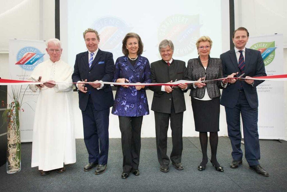 © Salesianer
Pfarrer Norbert Gapp, GFAndreas Philipp, Landesrätin Patrizia Zoller-Frischauf, Bgm. Kurt Heel, Aufsichtsratsvorsitzende Christine Krautschneider, Geschäftsführender Gesellschafter Thomas Krautschneider (v.l.)