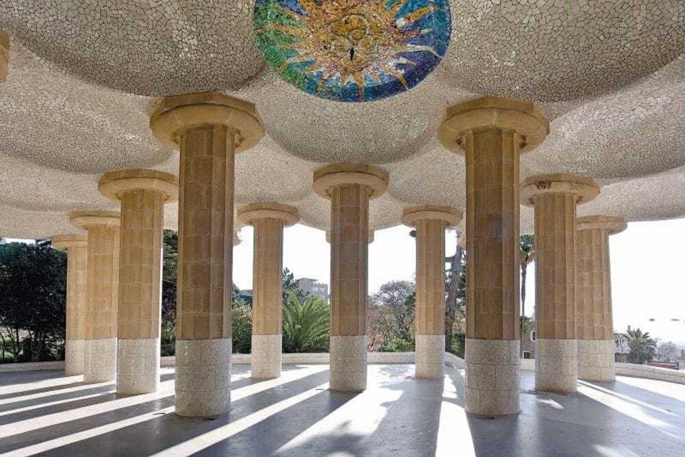 © Ricard Pla i Pere Vivas. Triangle Postals Antoni Gaudí: Park Güell. Säulenhalle (1900–1914). 