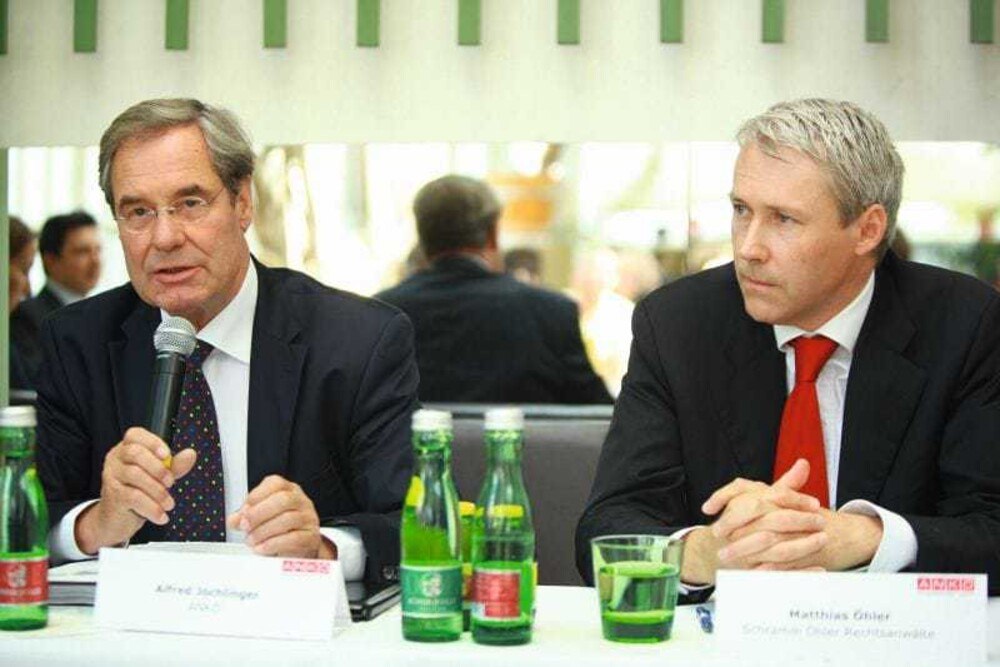 © ANKÖ
Alfred Jöchlinger, Geschäftsführer des Ankö (l.), und Matthias Öhler, Schramm Öhler Rechtsanwälte, raten KMUs, sich so bald wie möglich aktiv mit dem Thema E-Vergabe auseinanderzusetzen.