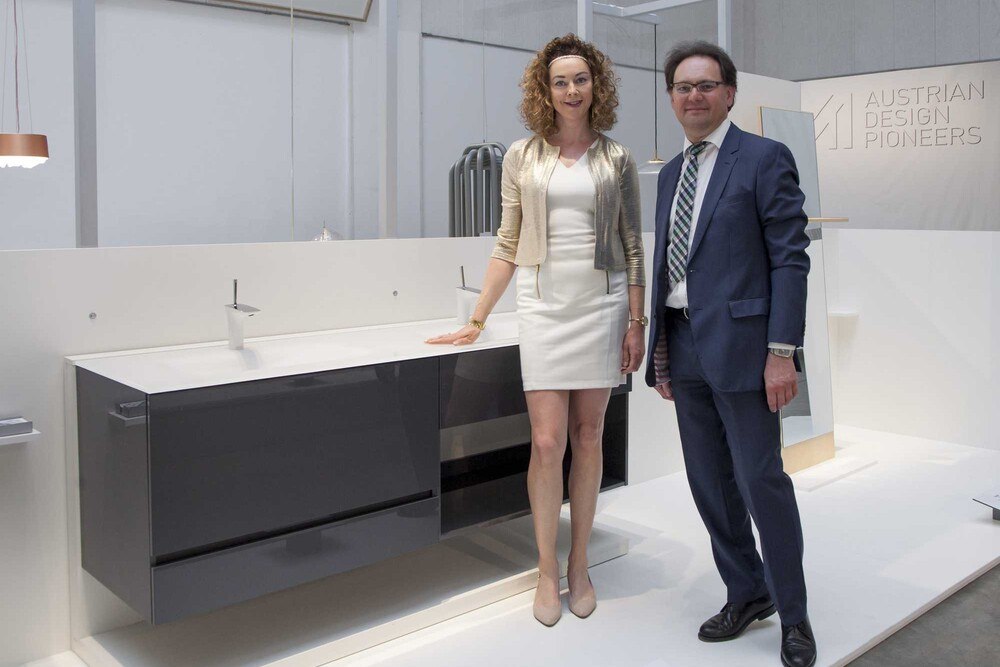 © Conform
Sylvia Schwingenschuh-Trenker und Herbert Schwingenschuh präsentierten GROOVE als „Austria Design Pioneers“ in Mailand Sylvia Schwingenschuh-Trenker und Herbert Schwingenschuh präsentierten GROOVE als „Austria Design Pioneers“ in Mailand