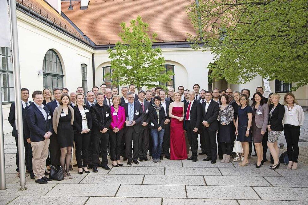 © ATGA Facility Kongress
Die Gewinner der Austrian FM Awards ließen sich am ATGA Facility Kongress feiern. Die Gewinner der Austrian FM Awards ließen sich am ATGA Facility Kongress feiern.