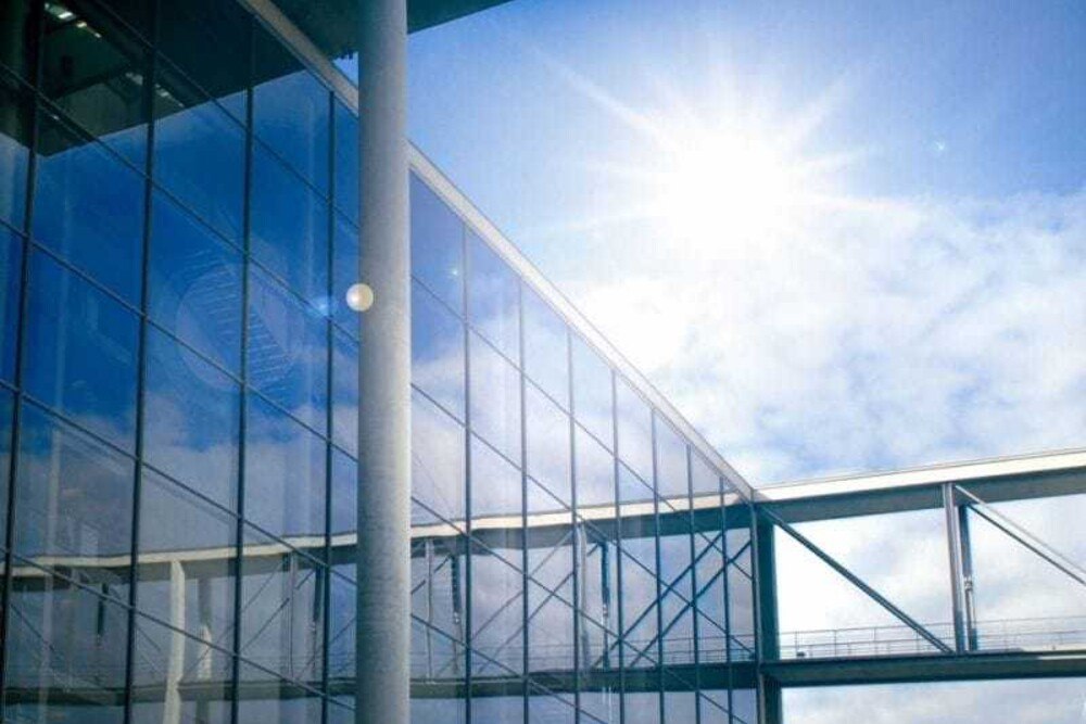3M berechnet mögliche Energieeinsparung durch Sonnenschutzfolien.
© 3M 3M berechnet mögliche Energieeinsparung durch Sonnenschutzfolien.