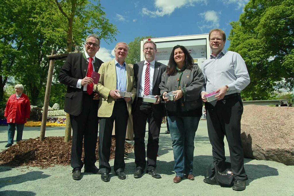 © Österreich Werbung
v.l.n.r.: Oskar Hinteregger (Direktor Österreich Werbung Deutschland), Dr. Ralph Scheide (Botschafter Österreich), Reinhard Naumann (Bezirksbürgermeister Charlottenburg-Wilmersdorf), Judith Stückler (Vorsitzende der Bezirksverordnetenversammlung Charlottenburg-Wilmersdorf), Marc Schulte (Bezirksstadtrat) v.l.n.r.: Oskar Hinteregger (Direktor Österreich Werbung Deutschland), Dr. Ralph Scheide (Botschafter Österreich), Reinhard Naumann (Bezirksbürgermeister Charlottenburg-Wilmersdorf), Judith Stückler (Vorsitzende der Bezirksverordnetenversammlung Charlottenburg-Wilmersdorf), Marc Schulte (Bezirksstadtrat)