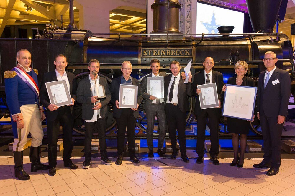 Peter Leditznig, Christian Weißmann, Franz König, Friedrich Kletzenbauer, Sascha Lüftner, Gottfried Edelsbacher, Stefan Luisser, Doris Enzersberger-Gasser, Peter Giffinger
© Franz Pflügl Peter Leditznig, Christian Weißmann, Franz König, Friedrich Kletzenbauer, Sascha Lüftner, Gottfried Edelsbacher, Stefan Luisser, Doris Enzersberger-Gasser, Peter Giffinger