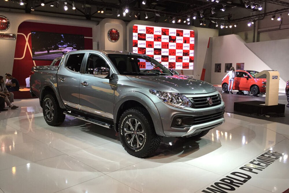 © Fiat
Auf Basis des Mitsubishi L200 bringt Fiat ab Mai 2016 den „Fullback“ nach Österreich. Auf Basis des Mitsubishi L200 bringt Fiat ab Mai 2016 den „Fullback“ nach Österreich.