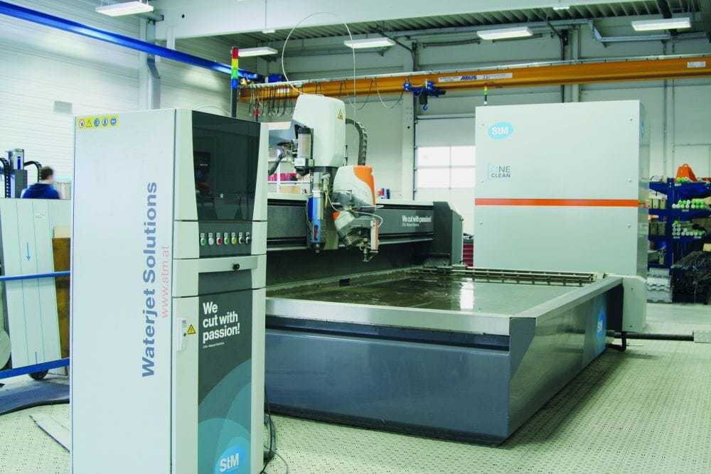 © STM Stein-Moser GmbH
Wasserstrahlschneidesystem mit OneClean. Wasserstrahlschneidesystem mit OneClean.