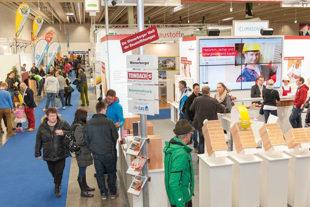 © Messe Innsbruck
Auf der Tiroler Hausbau & Energie Messe präsentieren auf rund 16.000 Quadratmetern über 200 Aussteller ihre Produkte und Dienstleistungen. Auf der Tiroler Hausbau & Energie Messe präsentieren auf rund 16.000 Quadratmetern über 200 Aussteller ihre Produkte und Dienstleistungen.