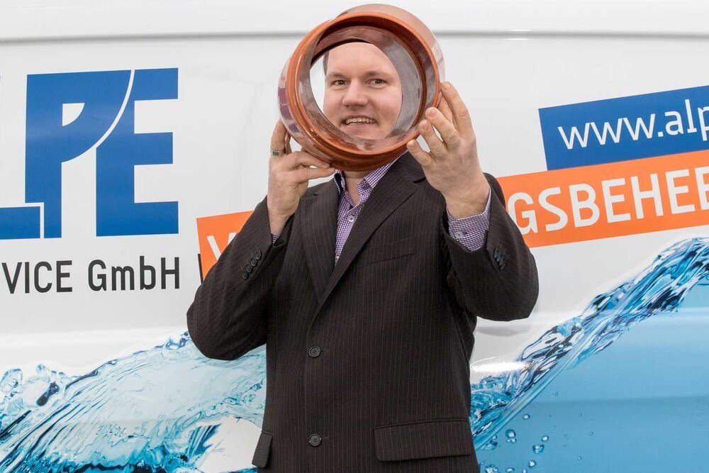 Alpe Kanal Niederlassungsleiter Steffen Röder sorgt für saubere Rohre.
© Alpe Kanal Alpe Kanal Niederlassungsleiter Steffen Röder sorgt für saubere Rohre.
