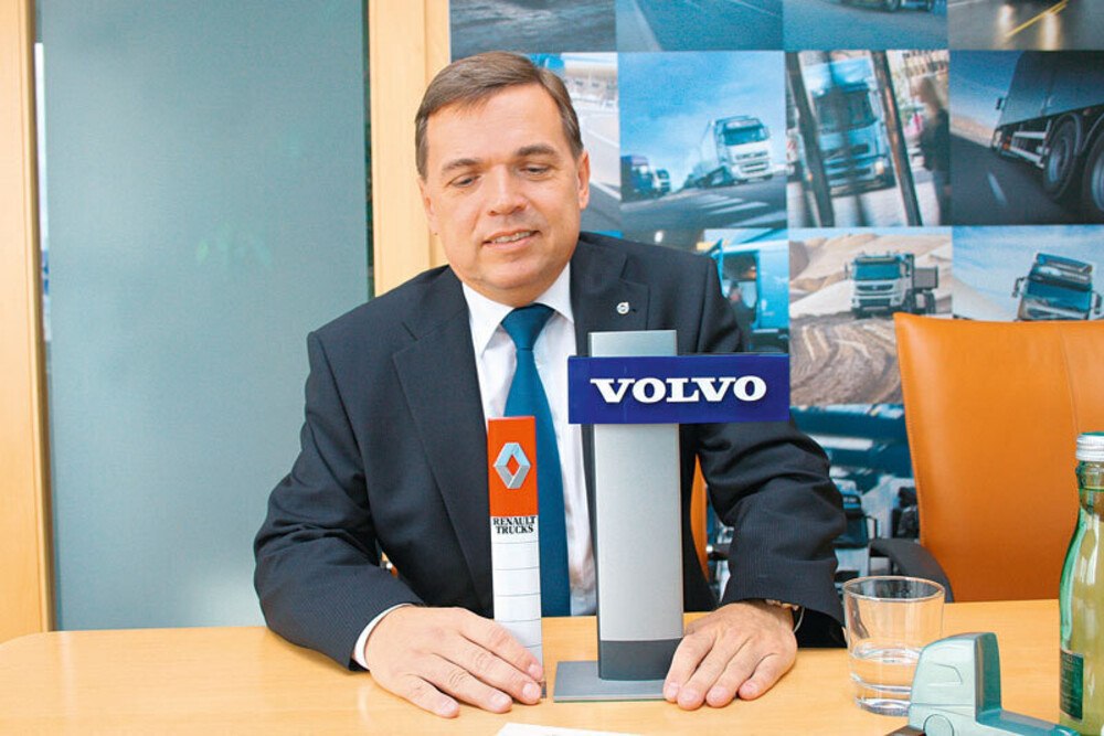 © Dittrich
Herbert Spiegel geht: Die Integration der Lkw-Marken Volvo und Renault unter einem Dach verlief bislang personell nicht unbedingt friktionsfrei. Herbert Spiegel geht: Die Integration der Lkw-Marken Volvo und Renault unter einem Dach verlief bislang personell nicht unbedingt friktionsfrei.