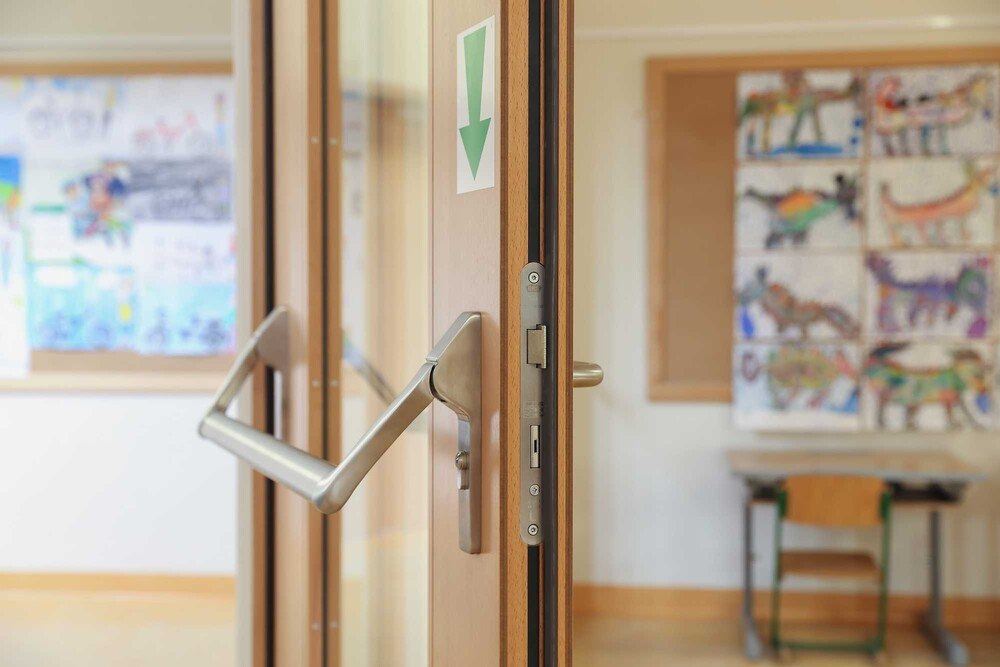 © Sturm Sturm bietet nicht nur für Kindergärten und Schulen Türvarianten für unterschiedlichste Einsatzbereiche. Sturm bietet nicht nur für Kindergärten und Schulen Türvarianten für unterschiedlichste Einsatzbereiche.