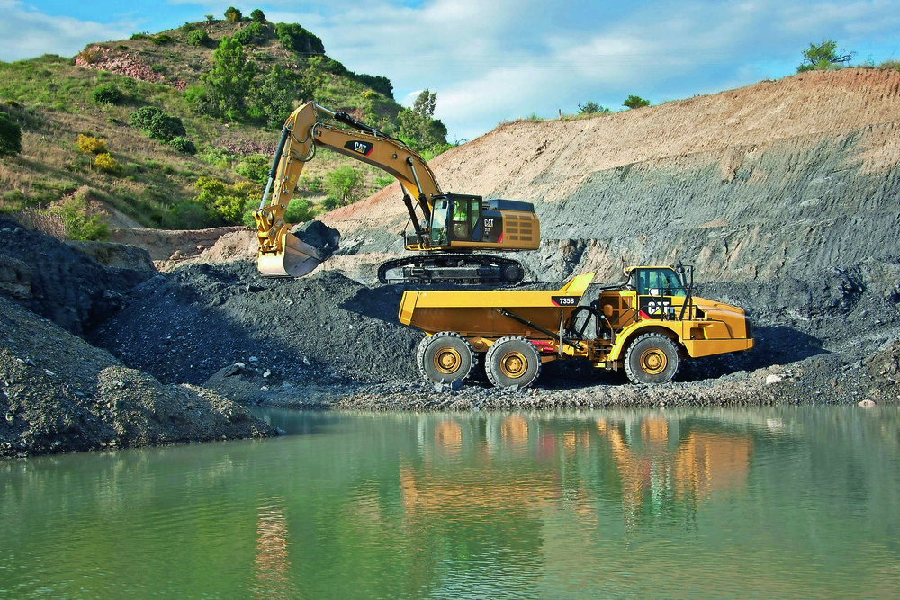 © Caterpillar Smart: neuer Hydraulikbagger von Cat mit 52 Tonnen Einsatzgewicht. Smart: neuer Hydraulikbagger von Cat mit 52 Tonnen Einsatzgewicht.