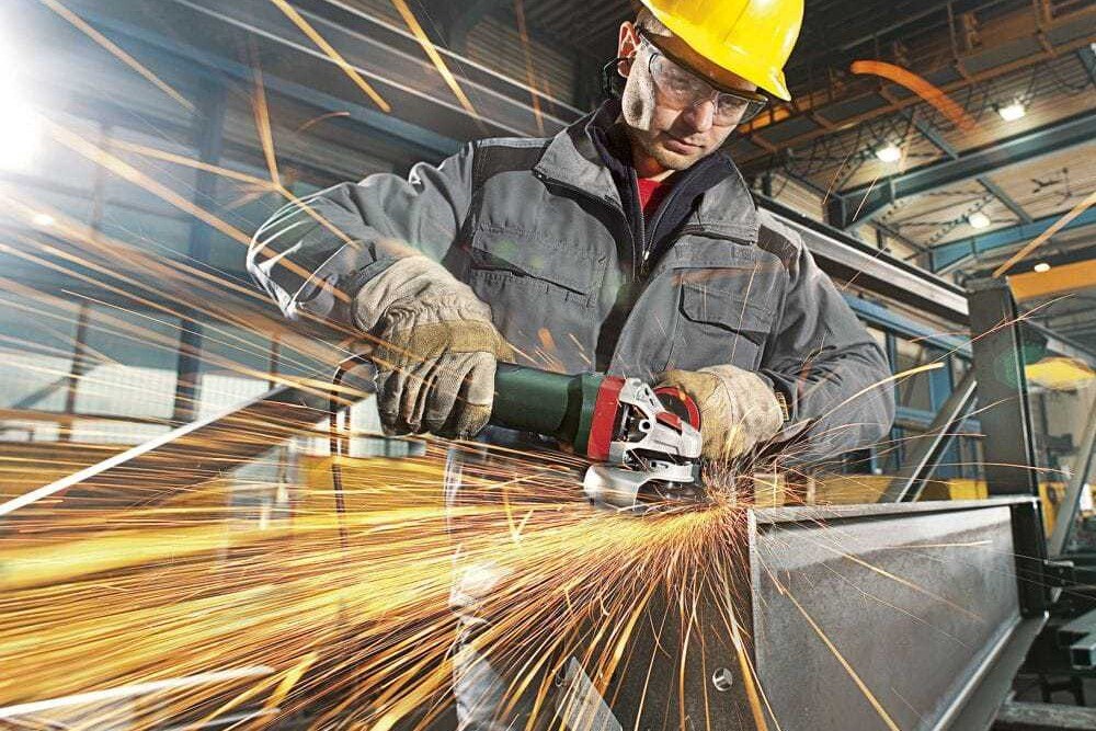 Durch Betriebsvereinbarung kann bei den Metallern die Normalarbeitszeit in einem bestimmten Durchrechnungszeitraum flexibler verteilt werden.