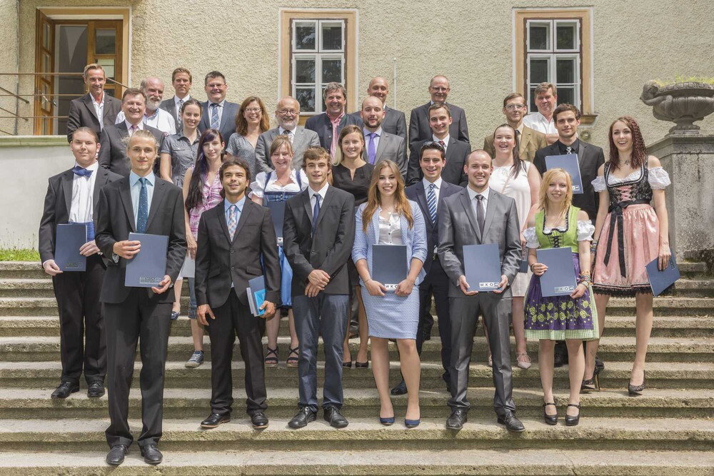 Abschlussklasse 2016 im Schlosspark der HTL Baden Malerschule Leesdorf.
© theo kust/www.imagefoto.at Abschlussklasse 2016 im Schlosspark der HTL Baden Malerschule Leesdorf.