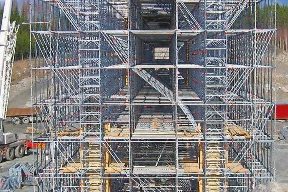 © Layher
Das neue Allround-Traggerüst TG 60 von Paschal lässt sich nun auch mieten. Das neue Allround-Traggerüst TG 60 von Paschal lässt sich nun auch mieten.
