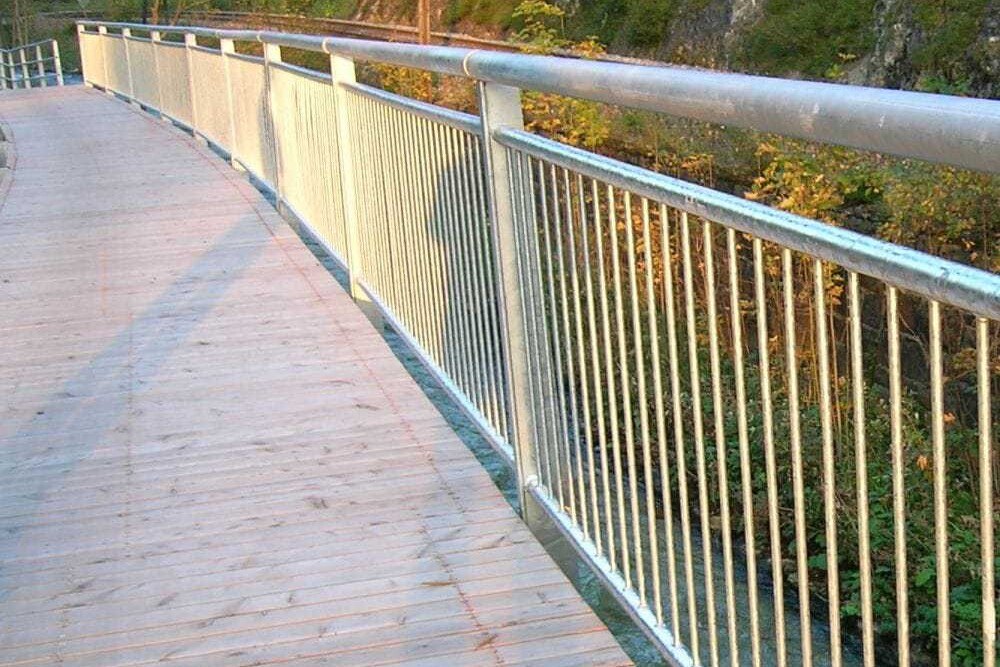 © Metallbau Sonnleitner
Stahlgeländer für einen Radweg. Stahlgeländer für einen Radweg.