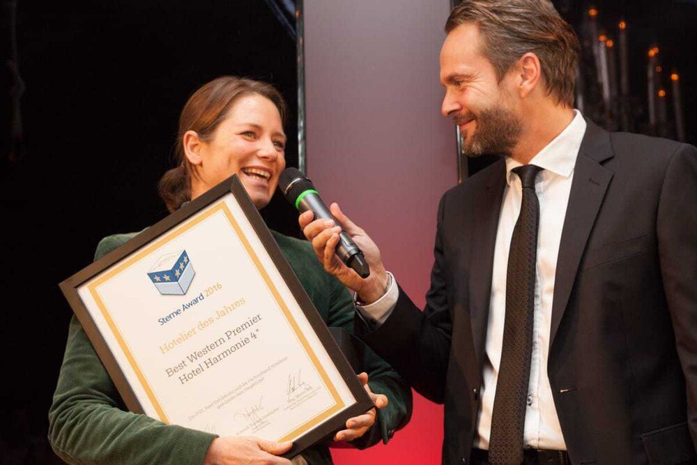 © Simon Jappel
Strahlende Siegerin: Sonja Wimmer, Best Western Premier Harmonie Vienna Strahlende Siegerin: Sonja Wimmer, Best Western Premier Harmonie Vienna