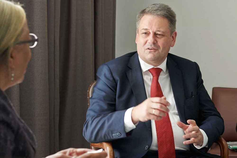 © Alexander Haiden
Umweltminister Andrä Rupprechter ist überzeugt, dass Klimaschutz hilft, unser Leben und das unserer Kinder und Kindeskinder lebenswert zu erhalten. Umweltminister Andrä Rupprechter ist überzeugt, dass Klimaschutz hilft, unser Leben und das unserer Kinder und Kindeskinder lebenswert zu erhalten.