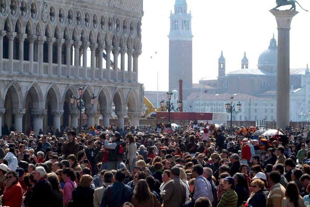 © lizenzfrei (APA, epa)
Anders als in Venedig in Wien eher selten: Touristenmassen. Und so soll es auch bleiben. Anders als in Venedig in Wien eher selten: Touristenmassen. Und so soll es auch bleiben.