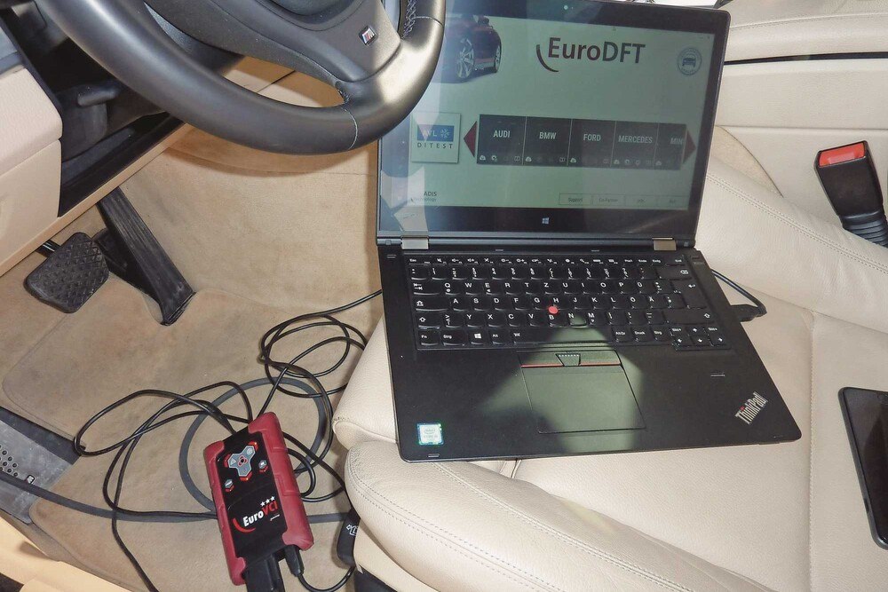 © KFZ-Wirtschaft
Das EuroDFT-Paket besteht aus PassThru-Universaladapter, komplett eingerichtetem Laptop und Software. Das EuroDFT-Paket besteht aus PassThru-Universaladapter, komplett eingerichtetem Laptop und Software.