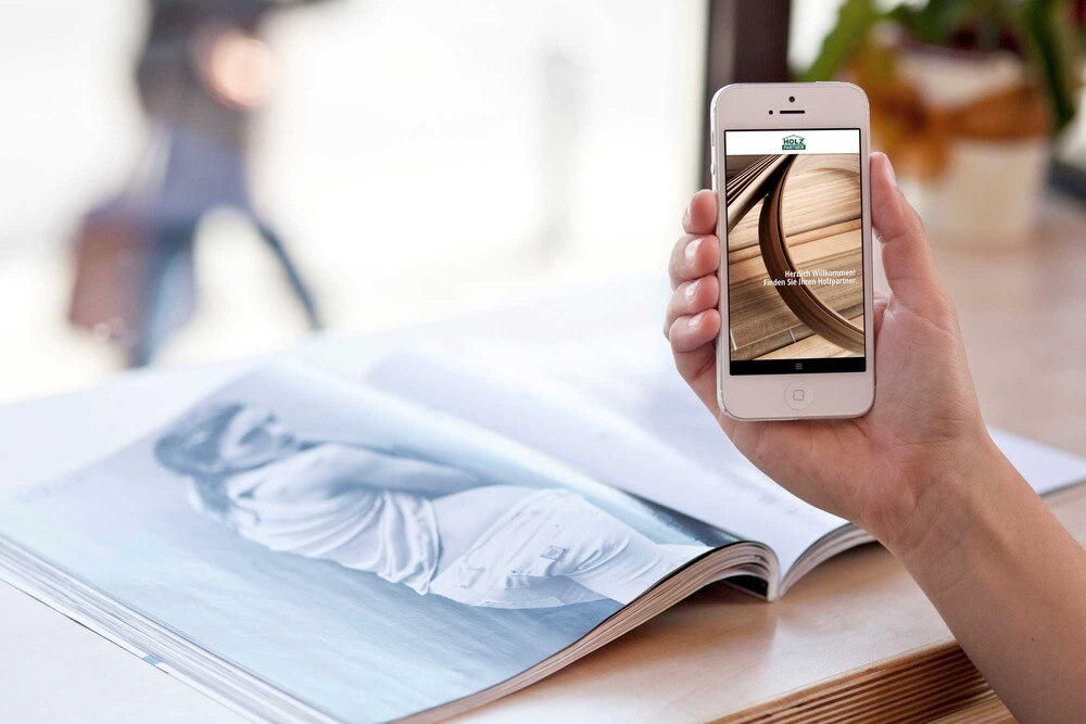 Seit Anfang Mai präsentiert sich die Holzpartner-Website im neuen Outfit – auch auf mobilen Endgeräten.
© Holzpartner Seit Anfang Mai präsentiert sich die Holzpartner-Website im neuen Outfit – auch auf mobilen Endgeräten.