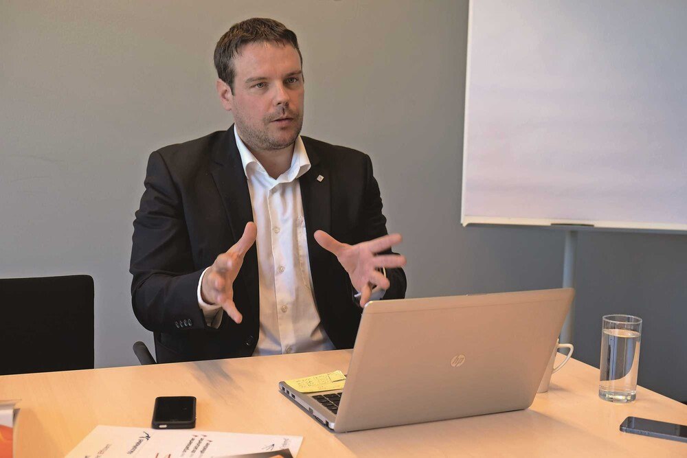 © KFZ Wirtschaft
Daniel Kapeller, Vertriebsleiter von AkzoNobel Österreich, im KFZ Wirtschaft-Interview Daniel Kapeller, Vertriebsleiter von AkzoNobel Österreich, im KFZ Wirtschaft-Interview