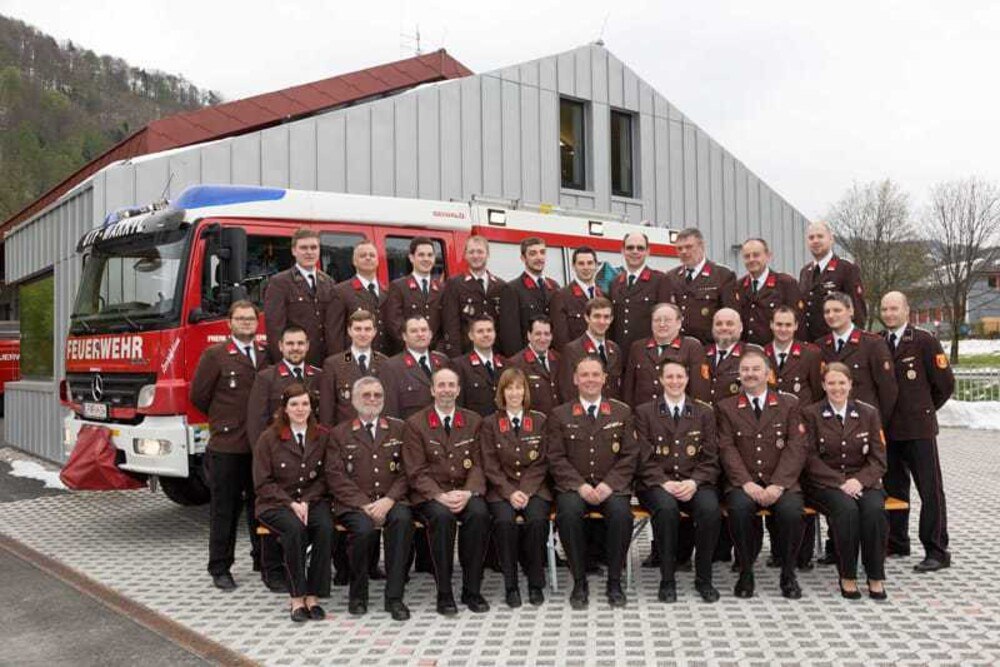 Neues Haus für die Florianis: 41-köpfigen Feuerwehr-Brigade, unter der Leitung von Neues Haus für die Florianis: 41-köpfigen Feuerwehr-Brigade, unter der Leitung von Kommandant Hauptbrandinspektor Johann Weiß und seiner Stellvertreterin Brandinspektorin Nina Ebner.
© Prefa Neues Haus für die Florianis: 41-köpfigen Feuerwehr-Brigade, unter der Leitung von Neues Haus für die Florianis: 41-köpfigen Feuerwehr-Brigade, unter der Leitung von Kommandant Hauptbrandinspektor Johann Weiß und seiner Stellvertreterin Brandinspektorin Nina Ebner.