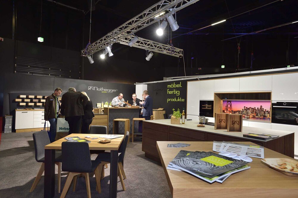 Das Verschmelzen der Lebensbereiche Kochen, Wohnen, Leben und Kommunikation stand beim Messeduo thematisch im Mittelpunkt.
© Ralph Fischbacher, www.werbefotograf.at Das Verschmelzen der Lebensbereiche Kochen, Wohnen, Leben und Kommunikation stand beim Messeduo thematisch im Mittelpunkt.