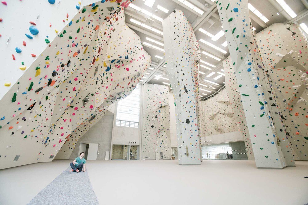 © Kletterzentrum Innsbruck / Johannes Mair Das neue Kletterzentrum Innsbruck ist seit Mitte Mai eröffnet. Offiziell „eingeweiht“ wurde es am 16. und 17. Juni 2017 im Rahmen der österreichischen Staatsmeisterschaften.