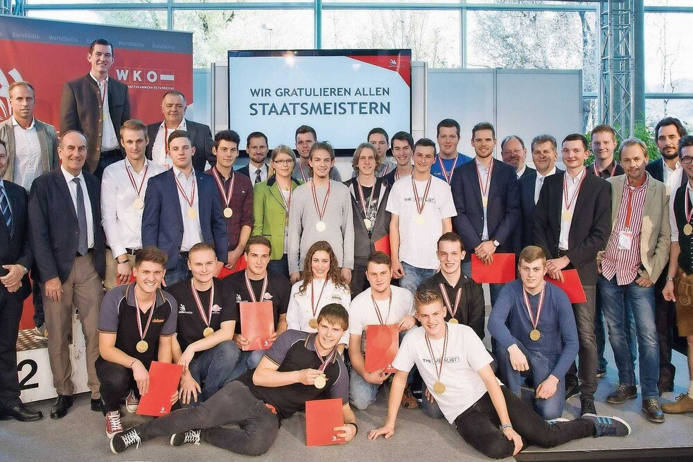 © WKÖ/SkillsAustria
Während sich die Einen zu den EuroSkills nach Göteborg aufmachten, holten sich die Anderen die Tickets für nächstes Jahr. AustrianSkills Berufsstaatsmeister 2016. Während sich die Einen zu den EuroSkills nach Göteborg aufmachten, holten sich die Anderen die Tickets für nächstes Jahr. AustrianSkills Berufsstaatsmeister 2016.