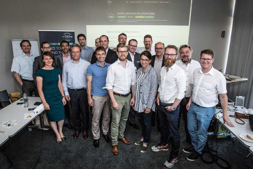 © IG Lebenszyklus Bau
Der Start-Up-Experte Daniel Cronin (erste Reihe, 2.v.r.) und die Jury-Mitglieder des Prepitch für die Start-up-Kampagne „Digital Building Solutions“ (DBS) freuen sich auf die große Final-Veranstaltung am 12. September. Der Start-Up-Experte Daniel Cronin (erste Reihe, 2.v.r.) und die Jury-Mitglieder des Prepitch für die Start-up-Kampagne „Digital Building Solutions“ (DBS) freuen sich auf die große Final-Veranstaltung am 12. September.