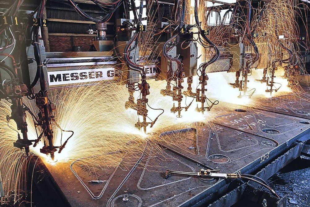 © Thyssenkrupp
Anbindung eines heterogenen Maschinenparks an vorhandene IT-Strukturen über die neue Plattform "toii". Anbindung eines heterogenen Maschinenparks an vorhandene IT-Strukturen über die neue Plattform "toii".