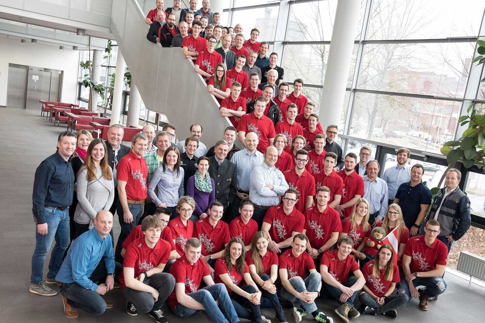 © SkillsAustria
Mitte Oktober reist das 40-köpfige Team Austria mit BetreuerInnen nach Abu Dhabi zu den Berufsweltmeisterschaften „WorldSkills 2017“. Mitte Oktober reist das 40-köpfige Team Austria mit BetreuerInnen nach Abu Dhabi zu den Berufsweltmeisterschaften „WorldSkills 2017“.