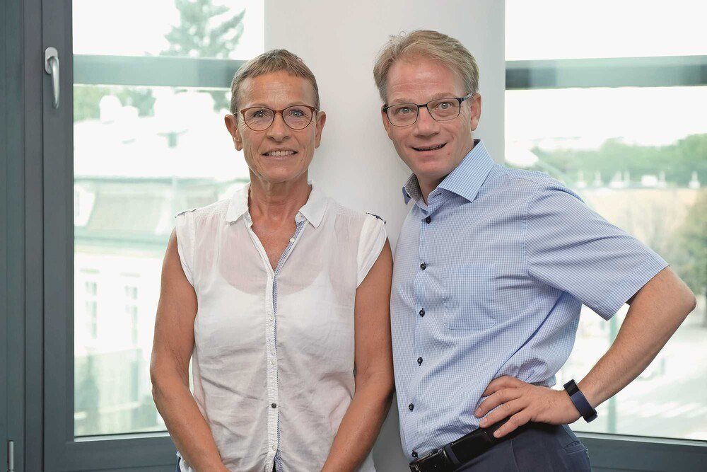 © KFZ Wirtschaft
Michaela Rockenbauer (Obereder) und Andreas Westermeyer (Bundesinnung) Michaela Rockenbauer (Obereder) und Andreas Westermeyer (Bundesinnung)