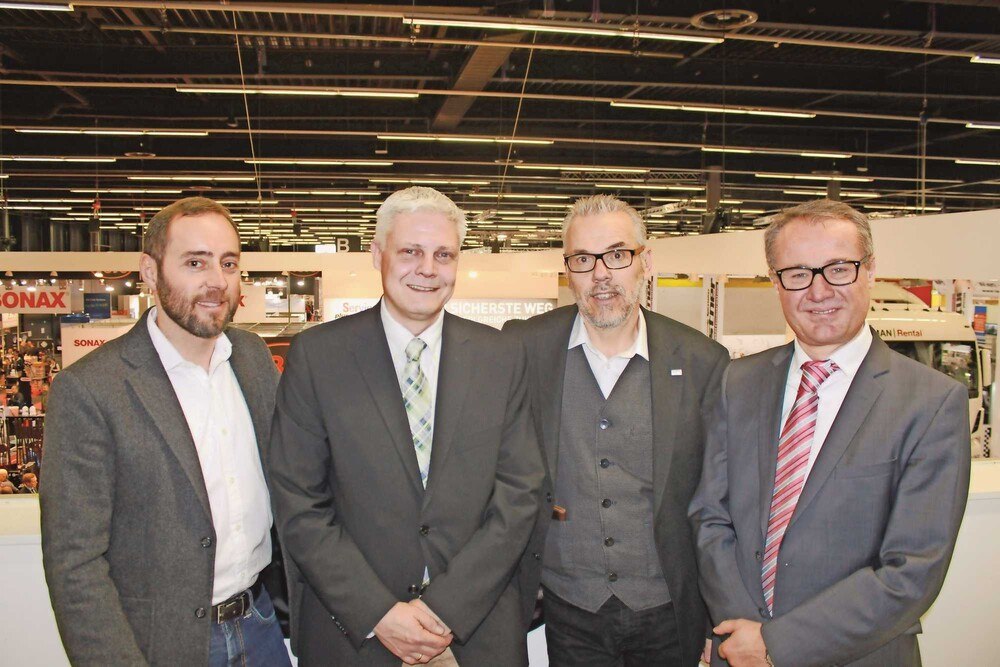 © KFZ Wirtschaft
Claus Johannes Duchac (Derendinger), Wolfgang Schneider (Motorex), Bruno Weidenthaler (Derendinger), Robert Konvalina (Motorex) (v. l.) Claus Johannes Duchac (Derendinger), Wolfgang Schneider (Motorex), Bruno Weidenthaler (Derendinger), Robert Konvalina (Motorex) (v. l.)