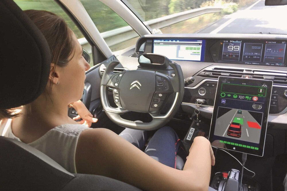 © KFZ Wirtschaft
Hände weg vom Steuer – das funktioniert auf der Autobahn bereits problemlos. Hände weg vom Steuer – das funktioniert auf der Autobahn bereits problemlos.