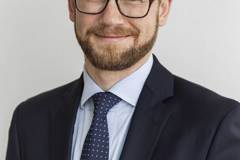 © Walbert
Aus Sicht von Dr. Michael Walbert gehen die geplanten Änderungen in der Organisationsstruktur zwar in die richtige Richtung, jedoch noch nicht weit genug. Aus Sicht von Dr. Michael Walbert gehen die geplanten Änderungen in der Organisationsstruktur zwar in die richtige Richtung, jedoch noch nicht weit genug.