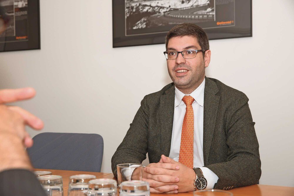 © KFZ Wirtschaft
Kristjan Ambroz, GF und Leiter der österreichischen Vertriebsorganisation der Continental AG im KFZ Wirtschaft-Interview. Kristjan Ambroz, GF und Leiter der österreichischen Vertriebsorganisation der Continental AG im KFZ Wirtschaft-Interview.
