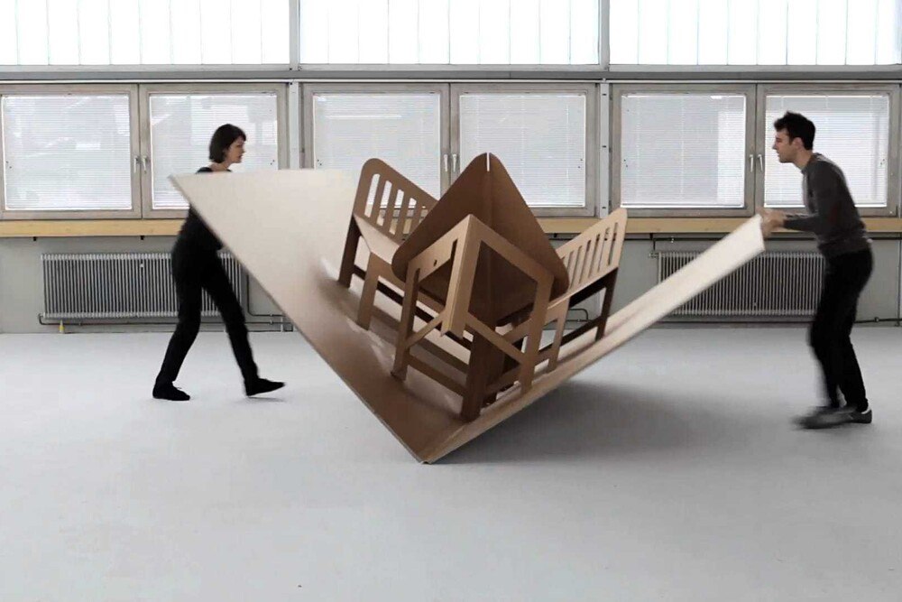 © NWW/Roland Rudolph Platz eins für die gute Eckbank, ganz neu interpretiert: Als Pop Up-Variante ist sie aus Karton, zusammenklappbar, flexibel und mobil.