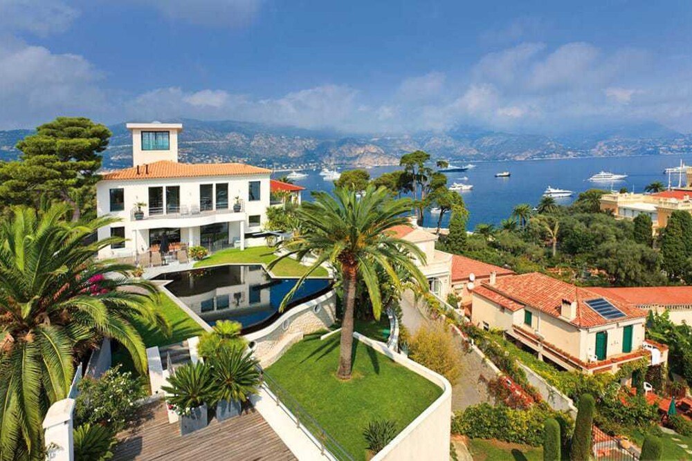 © Engel & Völkers
Platz vier: In Saint-Jean-Cap-Ferrat an der Côte d‘Azur werden für exklusive Wohnimmobilien bis zu 70.000 Euro je Quadratmeter erzielt. Platz vier: In Saint-Jean-Cap-Ferrat an der Côte d‘Azur werden für exklusive Wohnimmobilien bis zu 70.000 Euro je Quadratmeter erzielt.